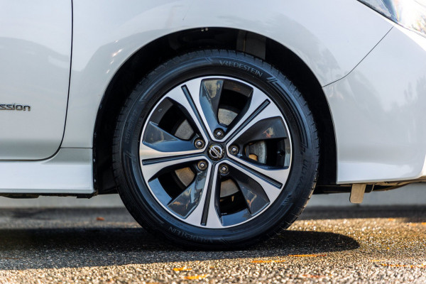 Nissan Leaf N-Connecta 40 kWh I 87% SOH I Dealeronderhouden I camera I