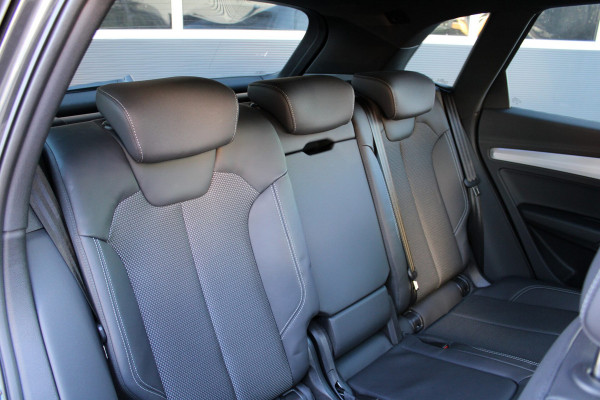 Audi Q5 50 TFSI e S edition | Matrix | Camera | 21 inch | Stuurwiel verwarmd