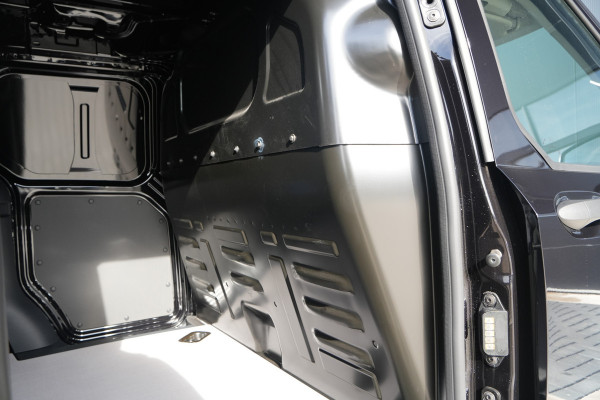 Ford E-Transit Courier Trend 46 kWh 136pk - Stoel/Stuurverwarming - Vloerplaat - Camera - Cruise - Carplay/Android - Rijklaar