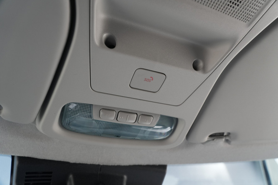 Ford E-Transit Courier Trend 46 kWh 136pk - Stoel/Stuurverwarming - Vloerplaat - Camera - Cruise - Carplay/Android - Rijklaar