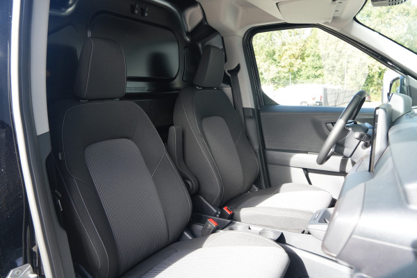 Ford E-Transit Courier Trend 46 kWh 136pk - Stoel/Stuurverwarming - Vloerplaat - Camera - Cruise - Carplay/Android - Rijklaar