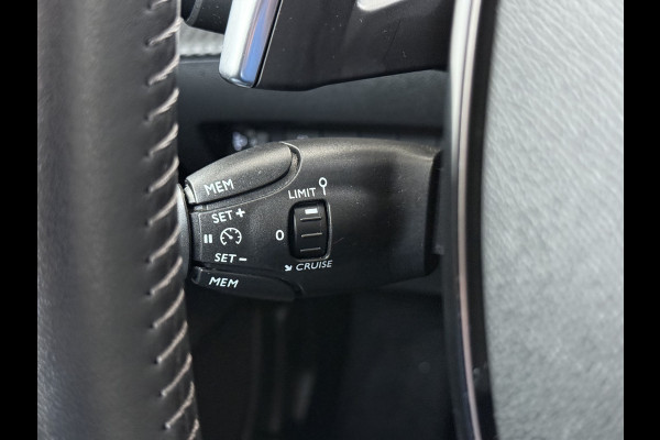 Peugeot 208 5Drs 101PK Automaat GT Pack 3D-Navi 360°Camera Stoelverwarming Apple Carplay Android Auto Ecc Pdc Privacy Glas Lmv Led Isofix DAB Bluetooth Keyless