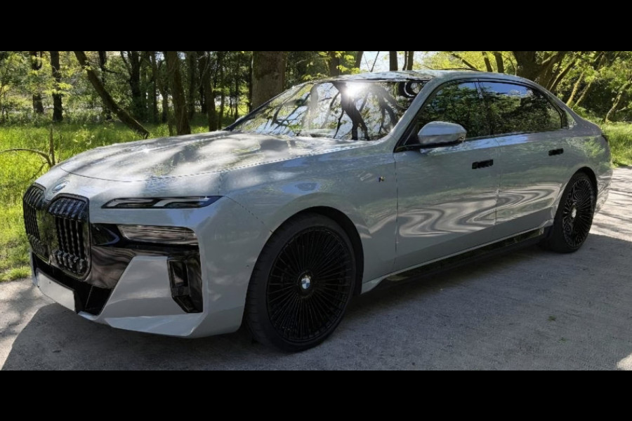 BMW i7 EDrive50 106 kWh | Brooklyn Grau | Driving Assistant Professional | Iconic Glow | 22INCH | Bowers & Wilkins | HuD | Veganza