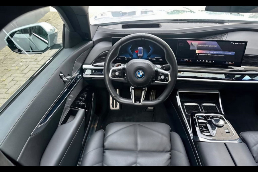 BMW i7 EDrive50 106 kWh | Brooklyn Grau | Driving Assistant Professional | Iconic Glow | 22INCH | Bowers & Wilkins | HuD | Veganza