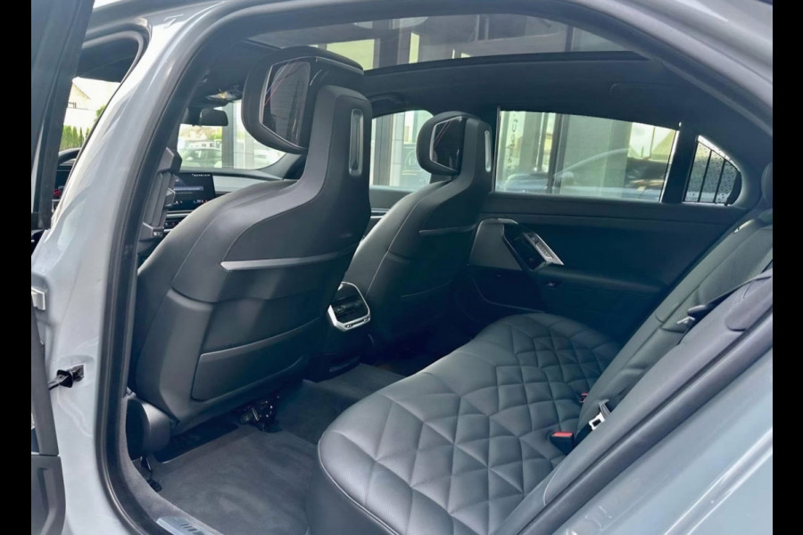 BMW i7 EDrive50 106 kWh | Brooklyn Grau | Driving Assistant Professional | Iconic Glow | 22INCH | Bowers & Wilkins | HuD | Veganza