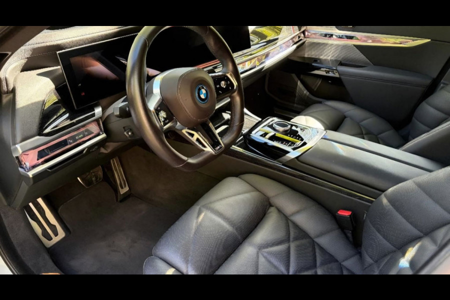 BMW i7 EDrive50 106 kWh | Brooklyn Grau | Driving Assistant Professional | Iconic Glow | 22INCH | Bowers & Wilkins | HuD | Veganza