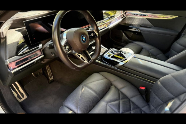 BMW i7 EDrive50 106 kWh | Brooklyn Grau | Driving Assistant Professional | Iconic Glow | 22INCH | Bowers & Wilkins | HuD | Veganza
