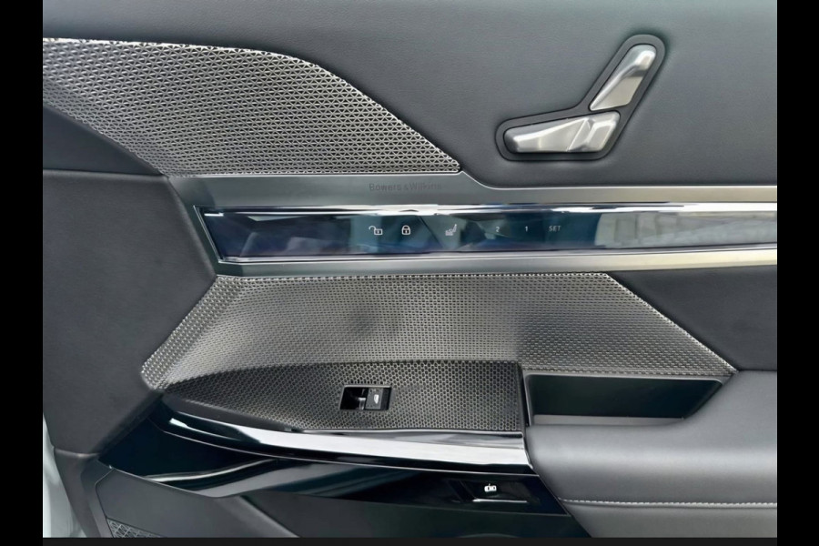 BMW i7 EDrive50 106 kWh | Brooklyn Grau | Driving Assistant Professional | Iconic Glow | 22INCH | Bowers & Wilkins | HuD | Veganza
