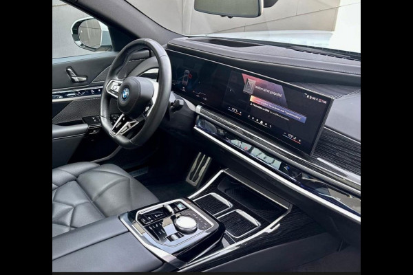 BMW i7 EDrive50 106 kWh | Brooklyn Grau | Driving Assistant Professional | Iconic Glow | 22INCH | Bowers & Wilkins | HuD | Veganza