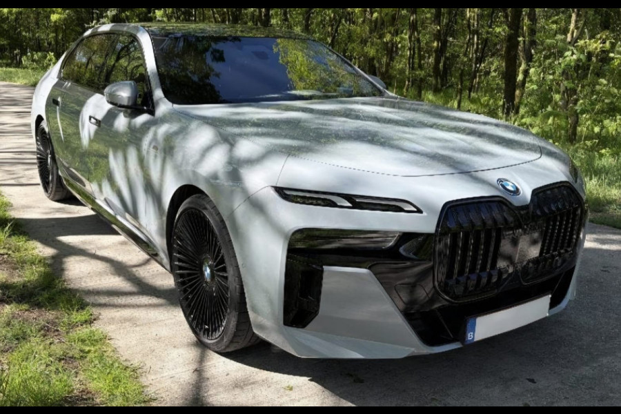 BMW i7 EDrive50 106 kWh | Brooklyn Grau | Driving Assistant Professional | Iconic Glow | 22INCH | Bowers & Wilkins | HuD | Veganza