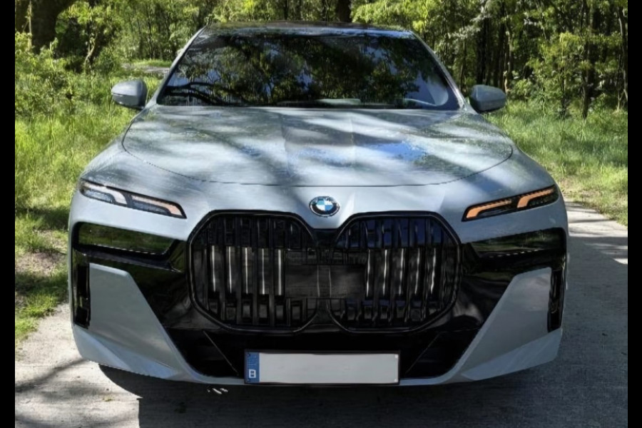 BMW i7 EDrive50 106 kWh | Brooklyn Grau | Driving Assistant Professional | Iconic Glow | 22INCH | Bowers & Wilkins | HuD | Veganza