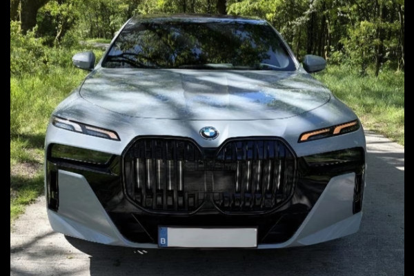 BMW i7 EDrive50 106 kWh | Brooklyn Grau | Driving Assistant Professional | Iconic Glow | 22INCH | Bowers & Wilkins | HuD | Veganza