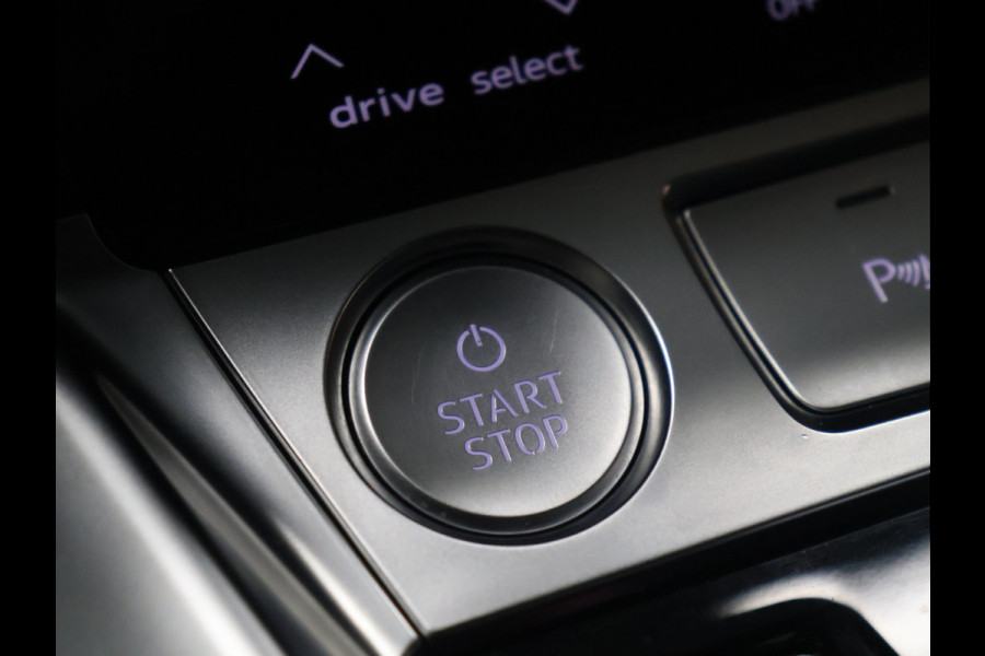 Audi e-tron 55 quattro Business edition Plus 95 kWh [SCHUIFKANTELDAK, APPLE CARPLAY, ANDROID,  ADAPTIVE CRUISE CONTROL, STOELVERWARMING, MEMORY SEATS, DIGITAL DASH, PDC V+A, LEDER, ELEKTRISCHE ACHTERKLEP, NAVIGATIE, CLIMATE CONTROL, NIEUWSTAAT