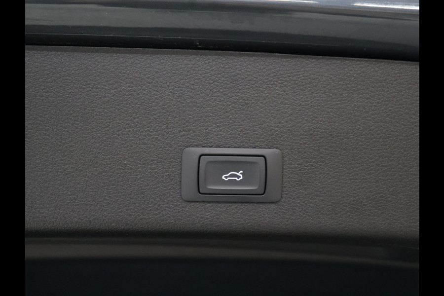 Audi e-tron 55 quattro Business edition Plus 95 kWh [SCHUIFKANTELDAK, APPLE CARPLAY, ANDROID,  ADAPTIVE CRUISE CONTROL, STOELVERWARMING, MEMORY SEATS, DIGITAL DASH, PDC V+A, LEDER, ELEKTRISCHE ACHTERKLEP, NAVIGATIE, CLIMATE CONTROL, NIEUWSTAAT