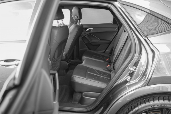 Audi Q3 Sportback 35 TFSI S Edition Pano Camera Keyless 21"