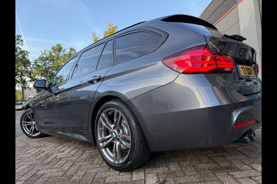 BMW 3 Serie Touring 320i 2018 M-SPORT LEDER NAP LUXE CARPLAY