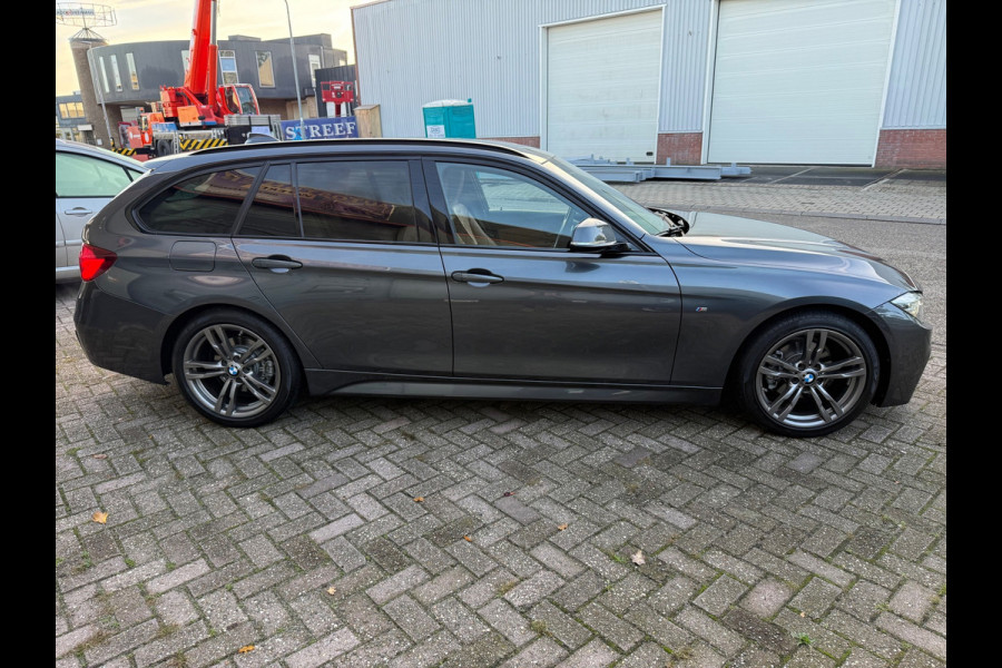BMW 3 Serie Touring 320i 2018 M-SPORT LEDER NAP LUXE CARPLAY