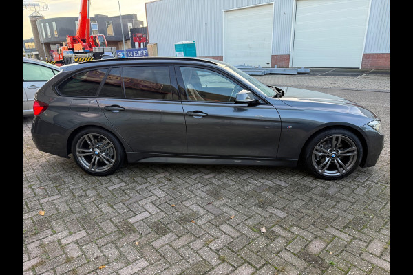 BMW 3 Serie Touring 320i 2018 M-SPORT LEDER NAP LUXE CARPLAY