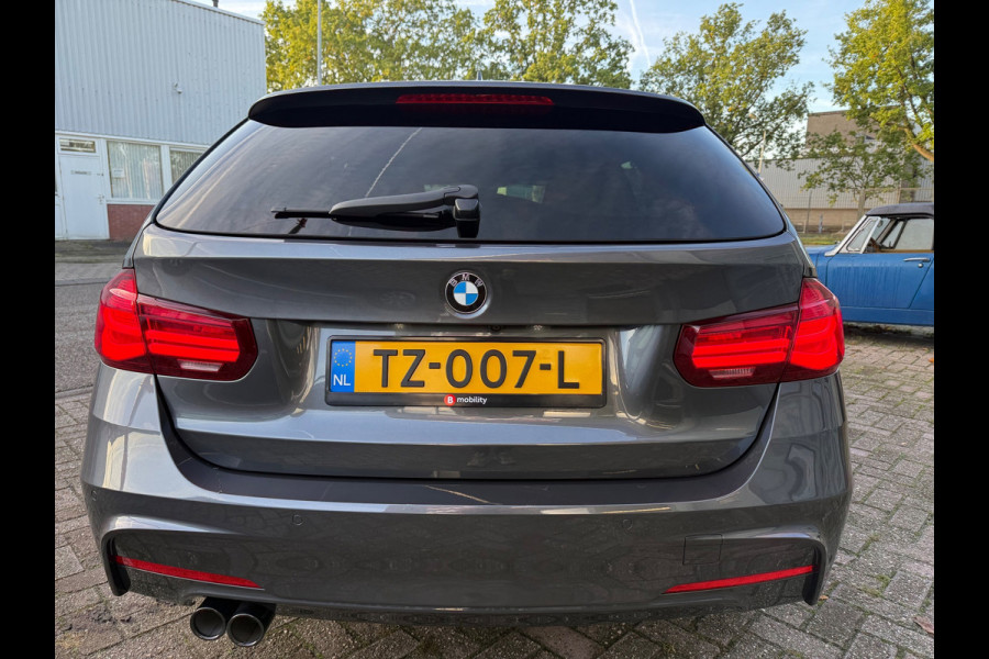 BMW 3 Serie Touring 320i 2018 M-SPORT LEDER NAP LUXE CARPLAY