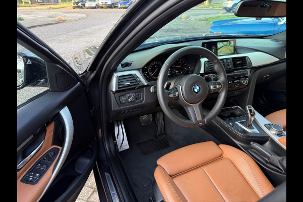 BMW 3 Serie Touring 320i 2018 M-SPORT LEDER NAP LUXE CARPLAY