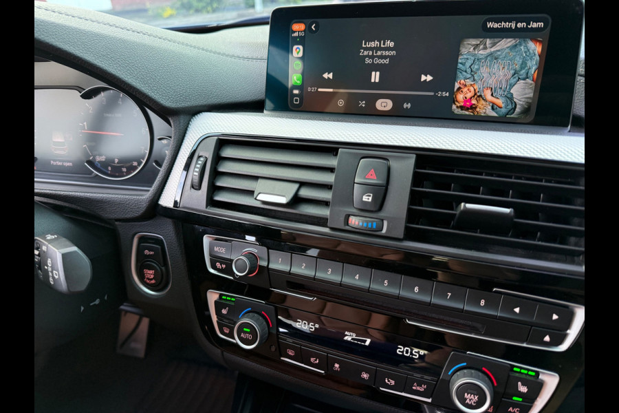 BMW 3 Serie Touring 320i 2018 M-SPORT LEDER NAP LUXE CARPLAY