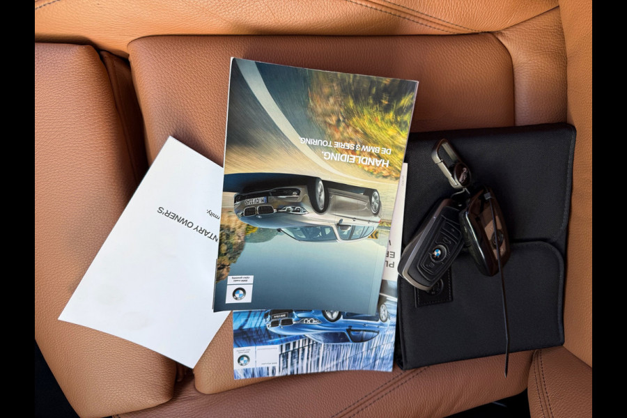 BMW 3 Serie Touring 320i 2018 M-SPORT LEDER NAP LUXE CARPLAY