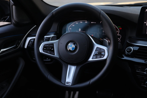 BMW 5 Serie 530e High Executive M Sport / PANO / HK / 360 / MEMORY / LEDER
