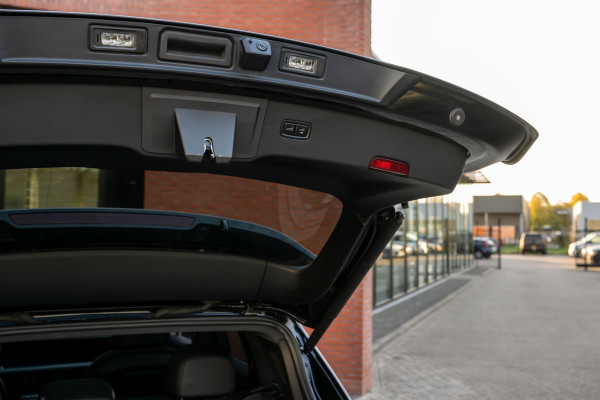 Porsche Cayenne 3.0 E-Hybrid Sport-Design Sportuitlaat Display