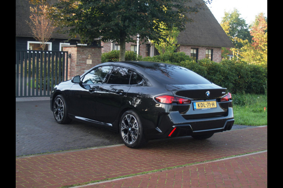 BMW 2 Serie Gran Coupé 220 M Sport Design Edition | Dealergarantie t/m 04-2029 | Camera | Sfeerverlichting | Apple Carplay | NL-Auto |
