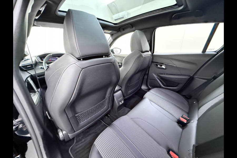 Peugeot e-208 EV GT 350 Panoramadak 360°Camera Navi Ecc Apple Carplay Android Auto Cruise Control Led Pdc Privacy Glas Isofix DAB Bluetooth Lmv 17" Regen-Lichtsensor 1e Eigenaar Origineel Nederlandse Auto