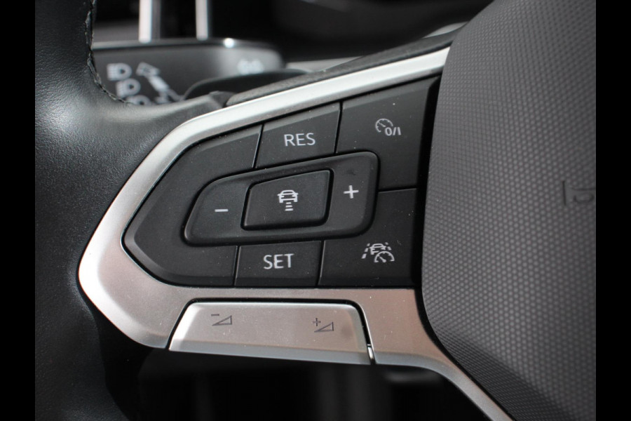 Volkswagen Taigo 1.5 TSI 150pk R-Line + Automaat Navigatie Apple Carplay/Android Auto Camera Parkeer sensoren Adaptive Cruise Control Climate Control Lichtmetalen velgen 18" Verwarmde voorstoelen digitale cockpit Dab Led