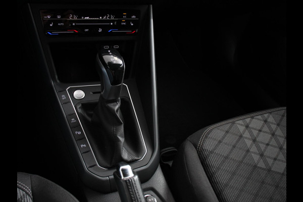 Volkswagen Taigo 1.5 TSI 150pk R-Line + Automaat Navigatie Apple Carplay/Android Auto Camera Parkeer sensoren Adaptive Cruise Control Climate Control Lichtmetalen velgen 18" Verwarmde voorstoelen digitale cockpit Dab Led