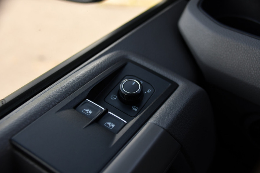 Volkswagen Crafter 35 2.0 TDI L4H3 4Motion Black Edition Full Options! Camera, Adaptieve Cruise, Carplay, 2 x Schuifdeur, LED, Automaat, Dodehoek, Uniek!