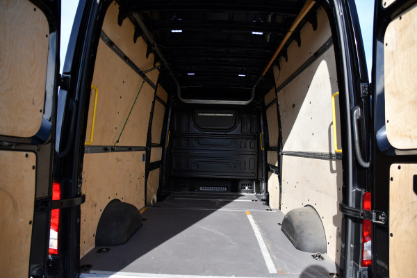 Volkswagen Crafter 35 2.0 TDI L4H3 4Motion Black Edition Full Options! Camera, Adaptieve Cruise, Carplay, 2 x Schuifdeur, LED, Automaat, Dodehoek, Uniek!
