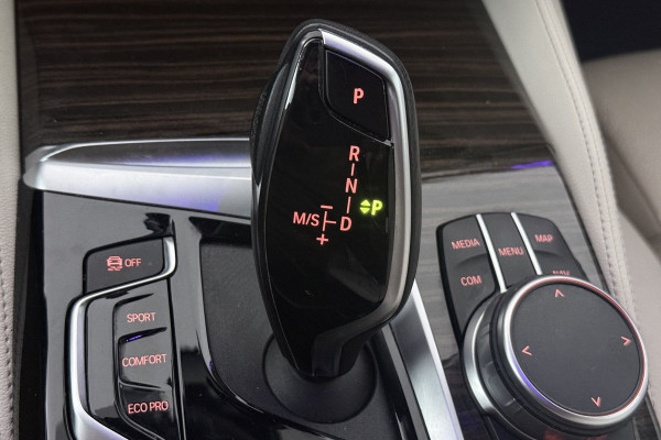 BMW 5 Serie 520i High Executive Edition (STOELVERWARMING, H/K AUDIO, ELEKTR STOELEN, SFEERVERLICHTING)