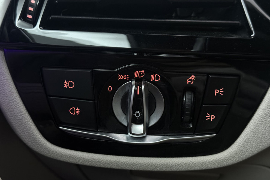 BMW 5 Serie 520i High Executive Edition (STOELVERWARMING, H/K AUDIO, ELEKTR STOELEN, SFEERVERLICHTING)