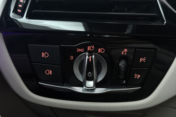 BMW 5 Serie 520i High Executive Edition (STOELVERWARMING, H/K AUDIO, ELEKTR STOELEN, SFEERVERLICHTING)