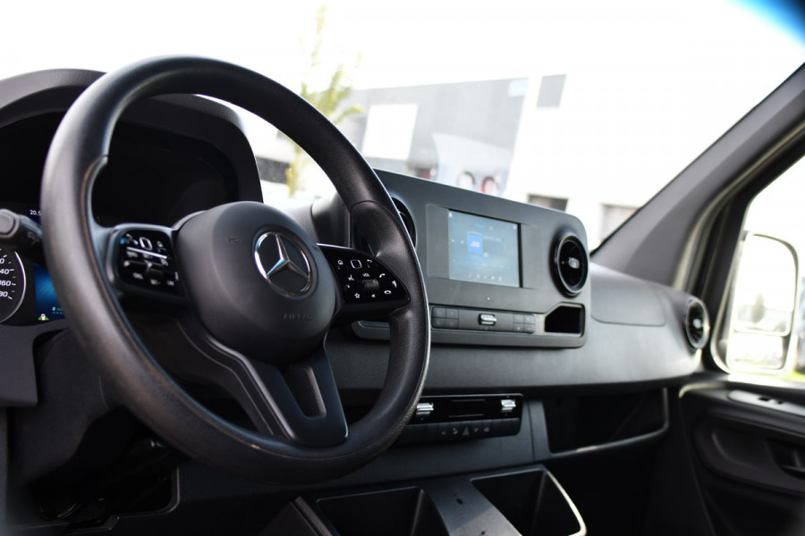Mercedes-Benz Sprinter 317 1.9 CDI L2H2 Black Edition Camera, Cruise, Carplay, 3500kg, Clima, Sensoren, Automaat, Multimedia, Uniek!