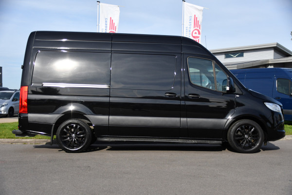Mercedes-Benz Sprinter 317 1.9 CDI L2H2 Black Edition Camera, Cruise, Carplay, 3500kg, Clima, Sensoren, Automaat, Multimedia, Uniek!