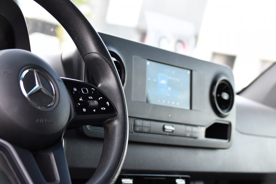 Mercedes-Benz Sprinter 317 1.9 CDI L2H2 Black Edition Camera, Cruise, Carplay, 3500kg, Clima, Sensoren, Automaat, Multimedia, Uniek!