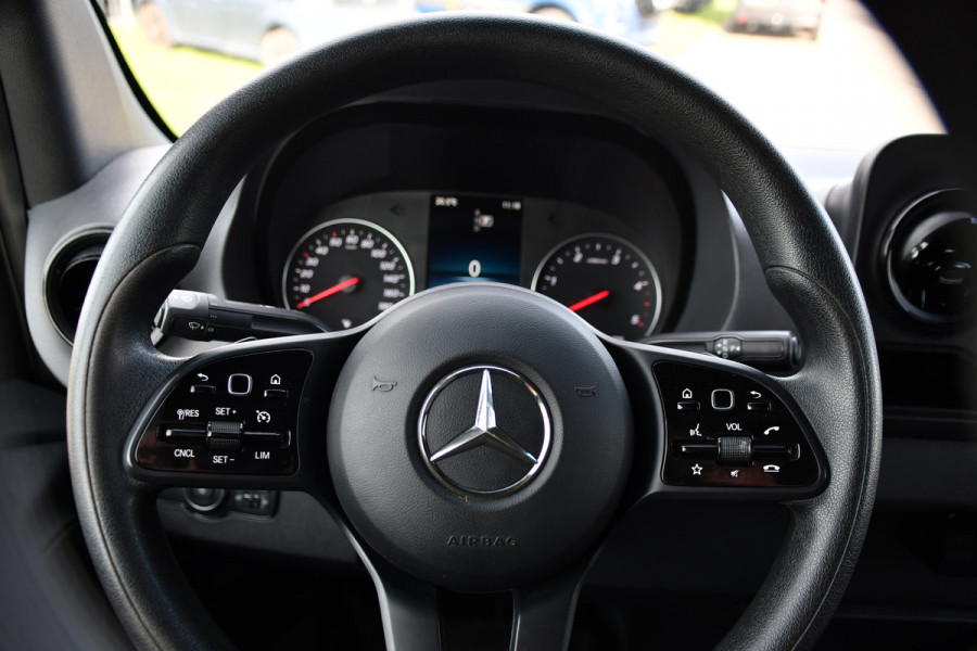 Mercedes-Benz Sprinter 317 1.9 CDI L2H2 Black Edition Camera, Cruise, Carplay, 3500kg, Clima, Sensoren, Automaat, Multimedia, Uniek!