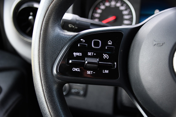 Mercedes-Benz Sprinter 317 1.9 CDI L2H2 Black Edition Camera, Cruise, Carplay, 3500kg, Clima, Sensoren, Automaat, Multimedia, Uniek!