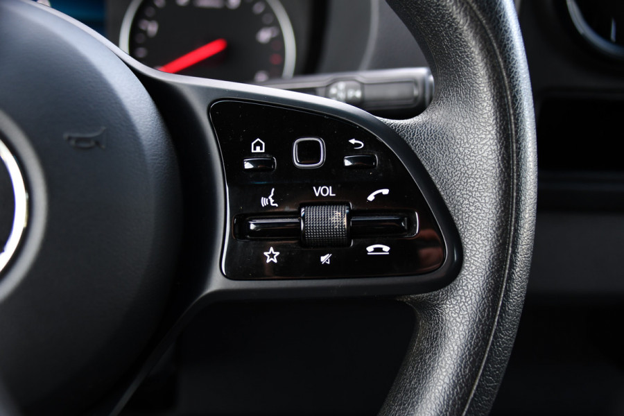 Mercedes-Benz Sprinter 317 1.9 CDI L2H2 Black Edition Camera, Cruise, Carplay, 3500kg, Clima, Sensoren, Automaat, Multimedia, Uniek!