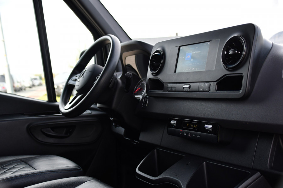 Mercedes-Benz Sprinter 317 1.9 CDI L2H2 Black Edition Camera, Cruise, Carplay, 3500kg, Clima, Sensoren, Automaat, Multimedia, Uniek!