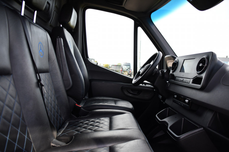 Mercedes-Benz Sprinter 317 1.9 CDI L2H2 Black Edition Camera, Cruise, Carplay, 3500kg, Clima, Sensoren, Automaat, Multimedia, Uniek!
