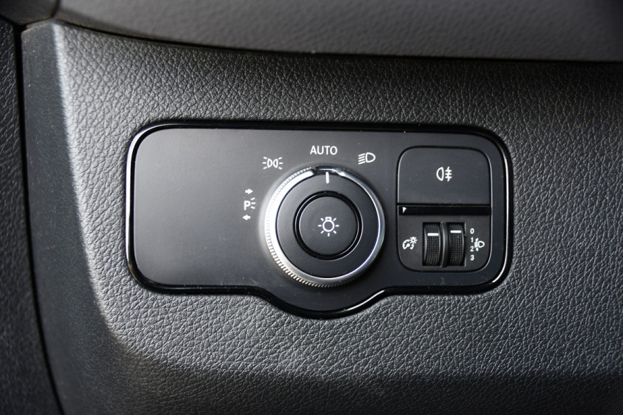 Mercedes-Benz Sprinter 317 1.9 CDI L2H2 Black Edition Camera, Cruise, Carplay, 3500kg, Clima, Sensoren, Automaat, Multimedia, Uniek!