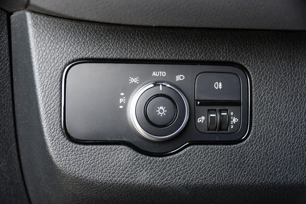 Mercedes-Benz Sprinter 317 1.9 CDI L2H2 Black Edition Camera, Cruise, Carplay, 3500kg, Clima, Sensoren, Automaat, Multimedia, Uniek!