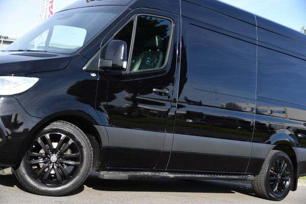 Mercedes-Benz Sprinter 317 1.9 CDI L2H2 Black Edition Camera, Cruise, Carplay, 3500kg, Clima, Sensoren, Automaat, Multimedia, Uniek!