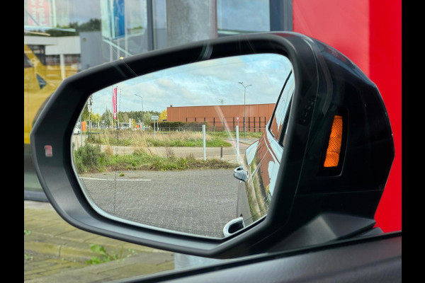 Audi Q3 Sportback 35 TFSI 3 X S-Line Uniek Vol | Panorama | Camera Parksens | Leder Red Stitch | Stoelverwarming| Keyless |Carplay