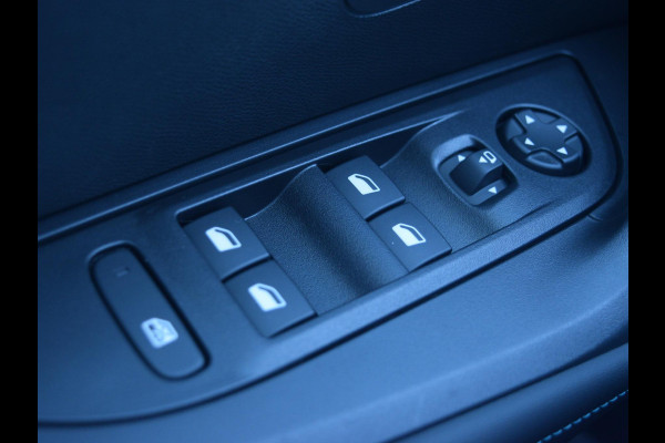 Peugeot 2008 1.2 Hybrid 145 GT